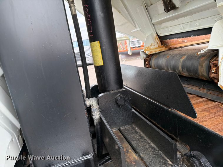 image for item FK0105 2018 International 7400 dump truck