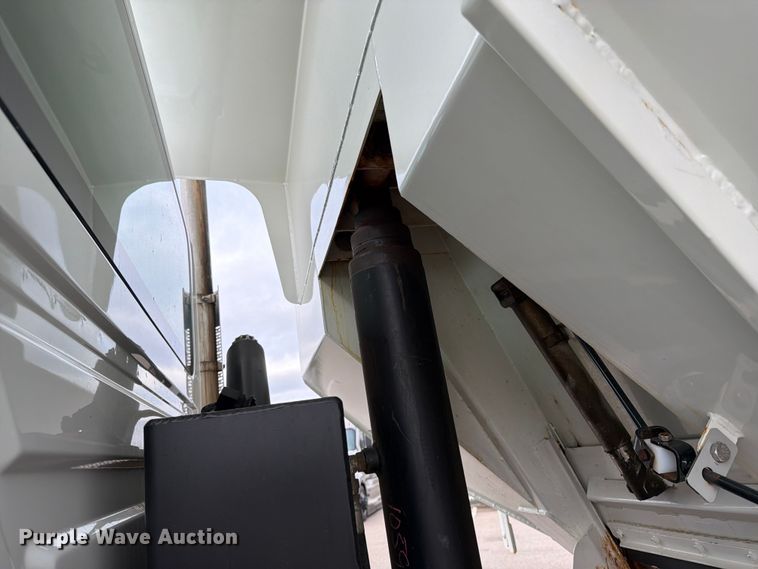 image for item FK0105 2018 International 7400 dump truck