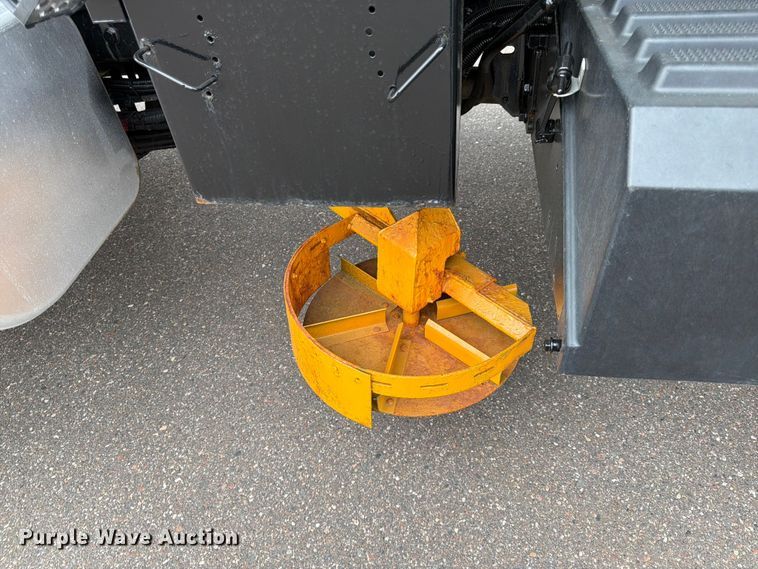 image for item FK0105 2018 International 7400 dump truck