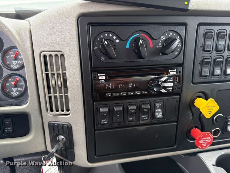 image for item FK0105 2018 International 7400 dump truck