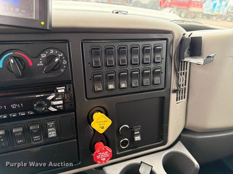 image for item FK0105 2018 International 7400 dump truck