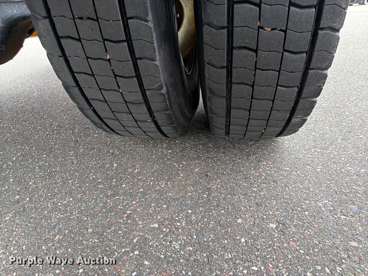 image for item FK0105 2018 International 7400 dump truck