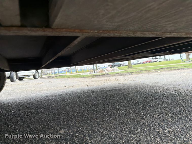 image for item FK0116 2011 United Expressline enclosed cargo trailer