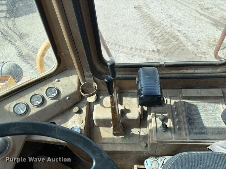 image for item FK0124 1986 Caterpillar 950B wheel loader