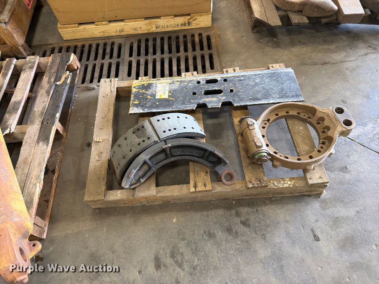 image for item FK0129 Caterpillar dozer parts