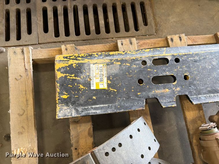image for item FK0129 Caterpillar dozer parts