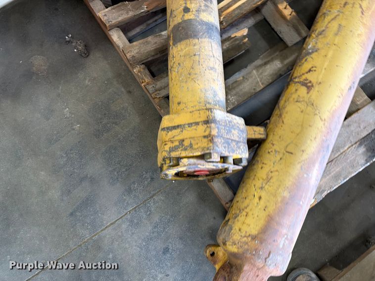 image for item FK0129 Caterpillar dozer parts