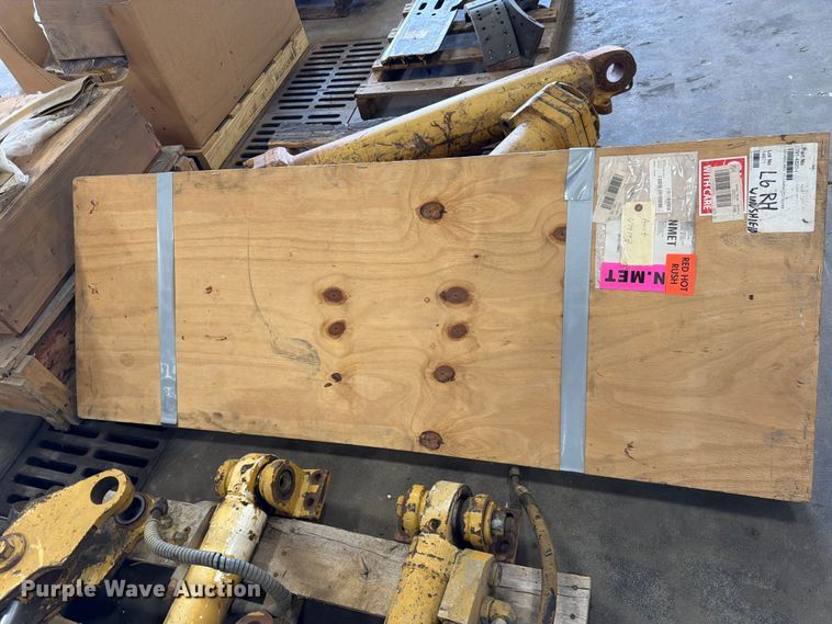 image for item FK0129 Caterpillar dozer parts