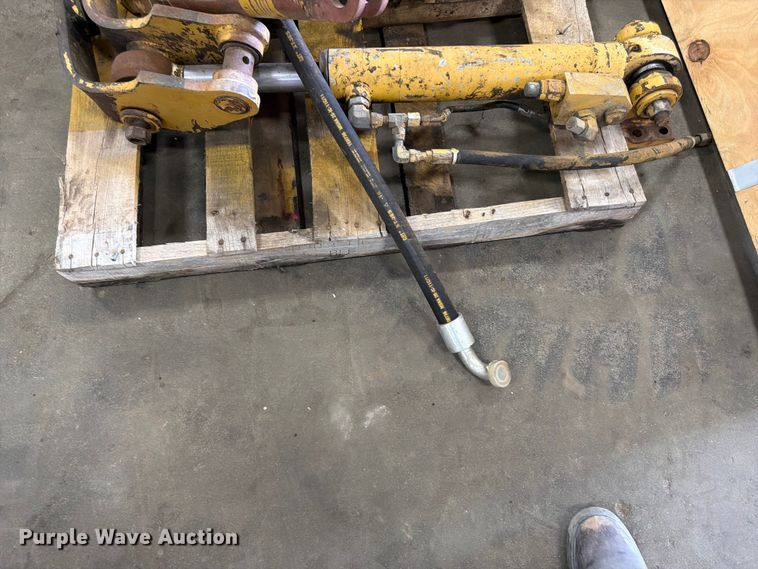 image for item FK0129 Caterpillar dozer parts