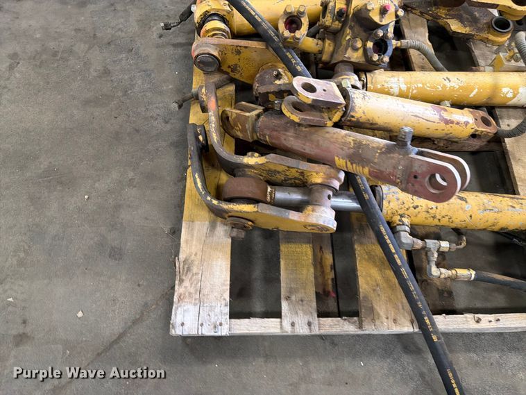 image for item FK0129 Caterpillar dozer parts