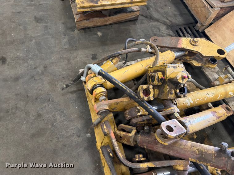 image for item FK0129 Caterpillar dozer parts