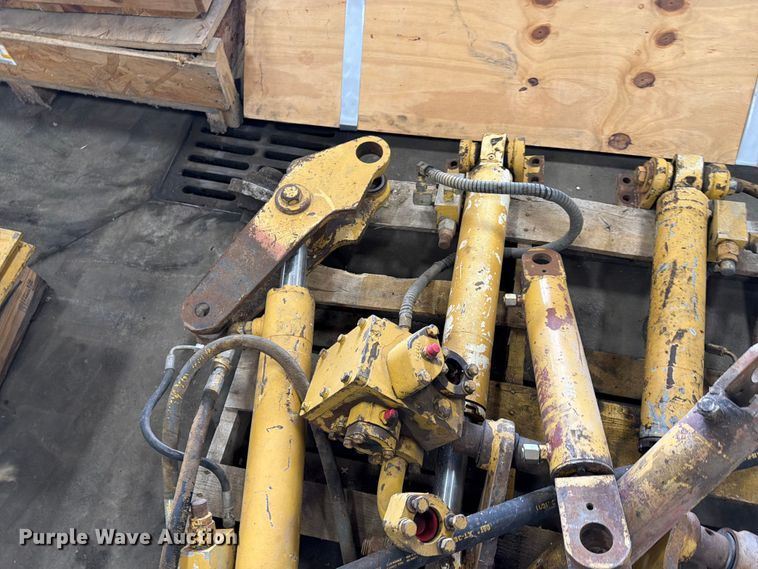 image for item FK0129 Caterpillar dozer parts