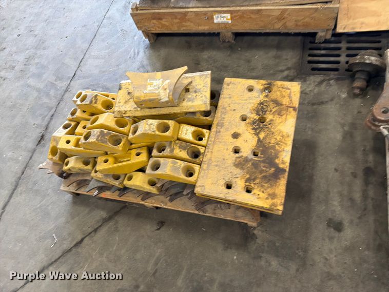 image for item FK0129 Caterpillar dozer parts