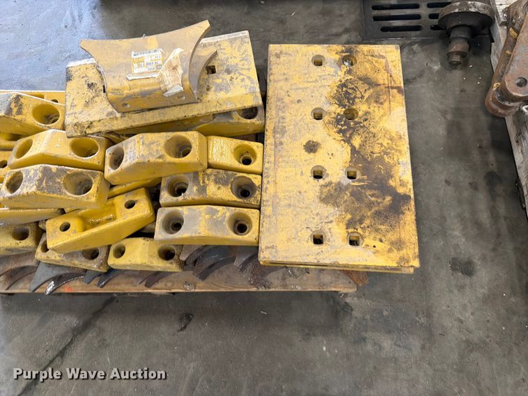 image for item FK0129 Caterpillar dozer parts