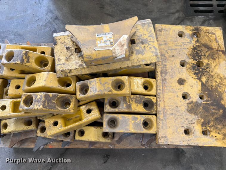 image for item FK0129 Caterpillar dozer parts