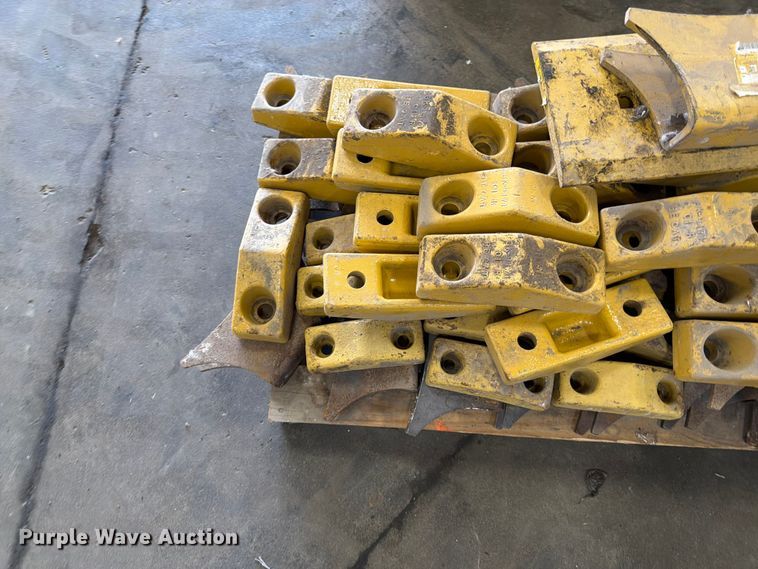 image for item FK0129 Caterpillar dozer parts