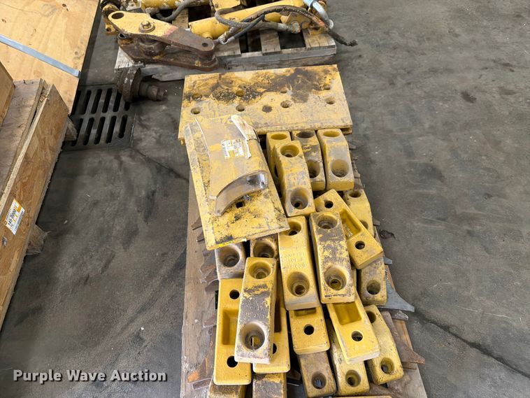 image for item FK0129 Caterpillar dozer parts