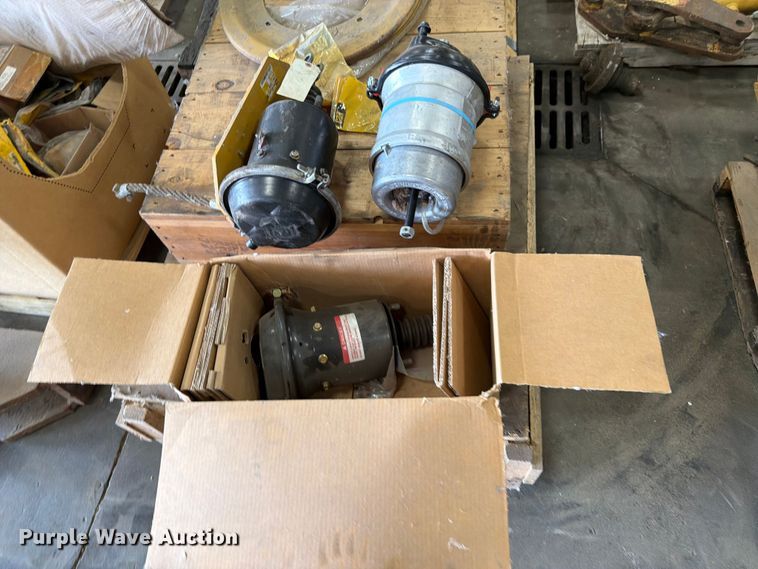 image for item FK0129 Caterpillar dozer parts