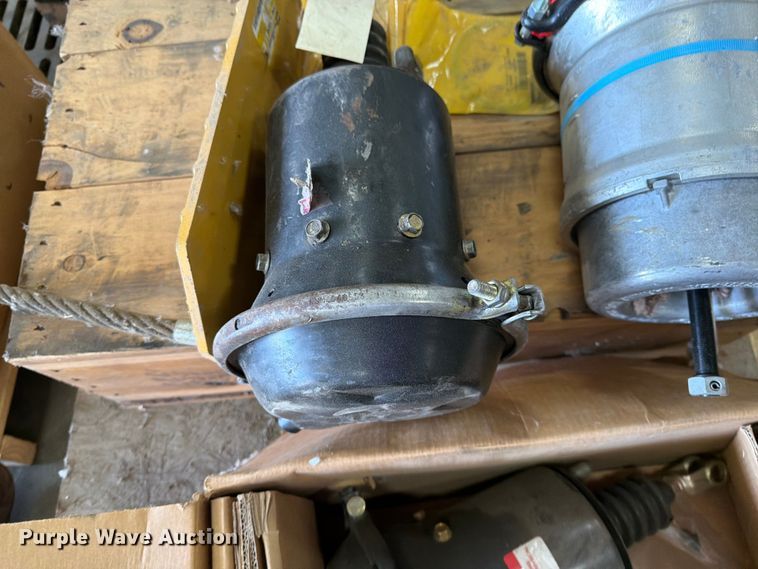 image for item FK0129 Caterpillar dozer parts