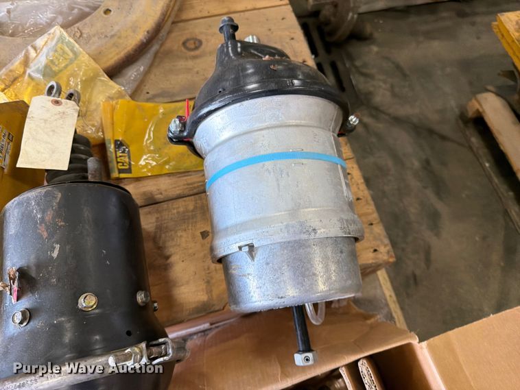 image for item FK0129 Caterpillar dozer parts