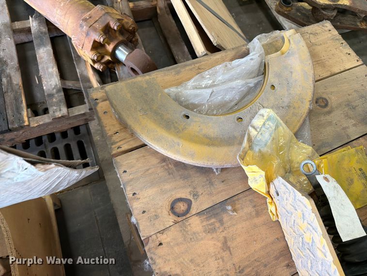 image for item FK0129 Caterpillar dozer parts