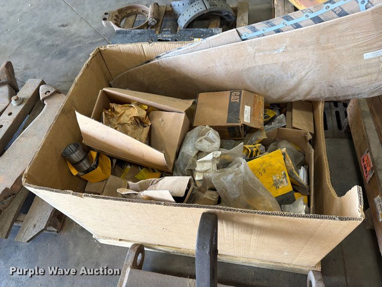image for item FK0129 Caterpillar dozer parts