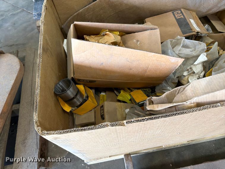 image for item FK0129 Caterpillar dozer parts