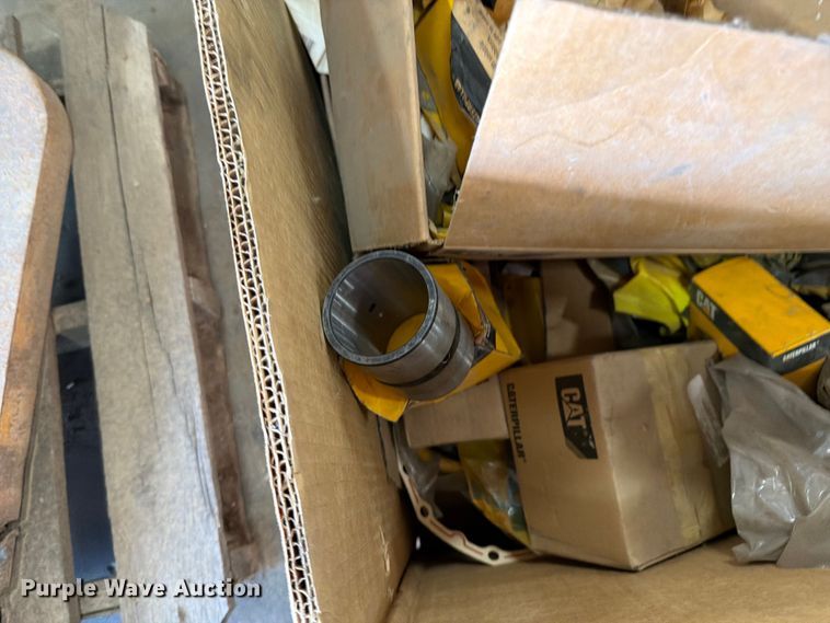 image for item FK0129 Caterpillar dozer parts