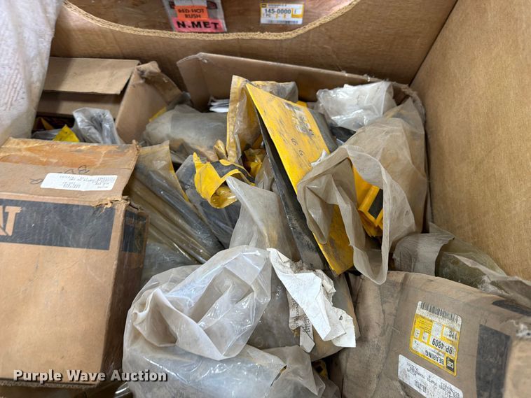 image for item FK0129 Caterpillar dozer parts