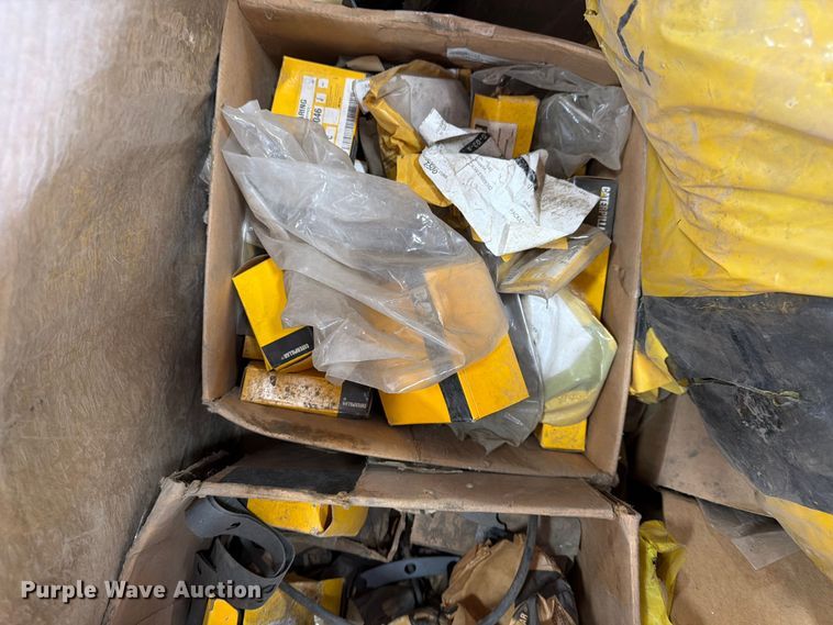 image for item FK0129 Caterpillar dozer parts