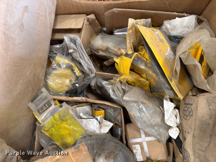 image for item FK0129 Caterpillar dozer parts