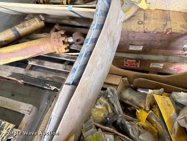 image for item FK0129 Caterpillar dozer parts