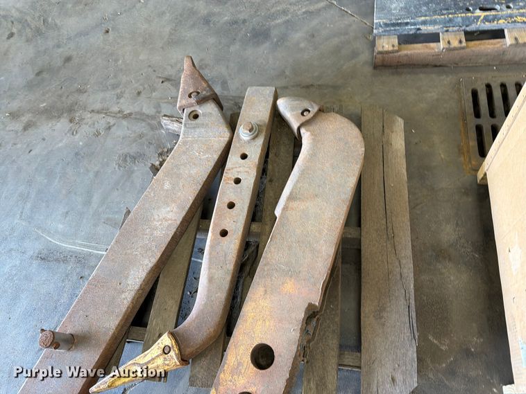 image for item FK0129 Caterpillar dozer parts