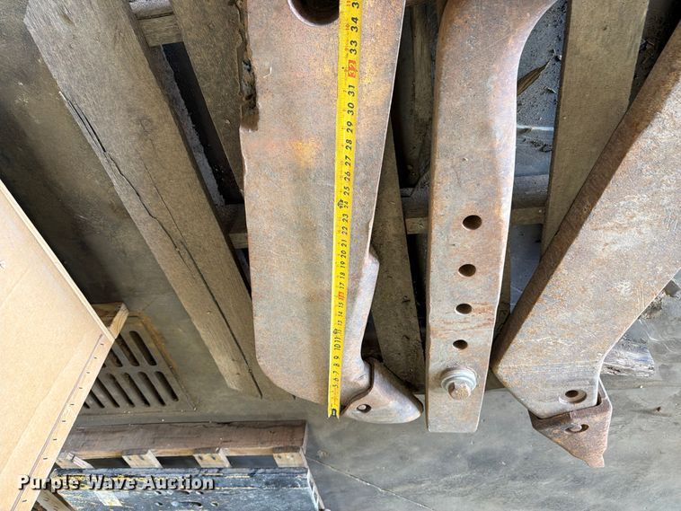 image for item FK0129 Caterpillar dozer parts