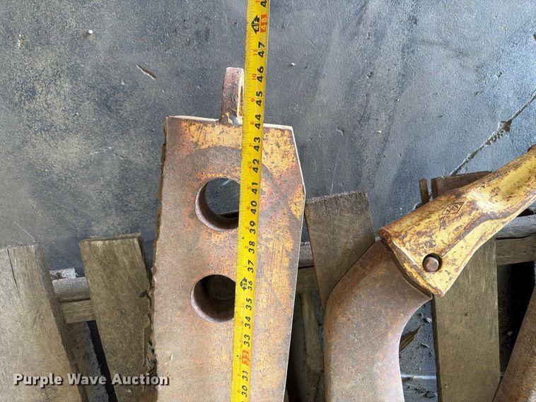 image for item FK0129 Caterpillar dozer parts