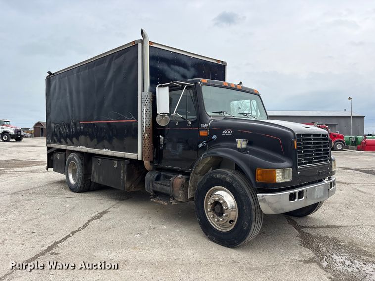 image for item FK1400 2000 International 4900 fuel / lube truck