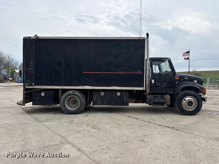image for item FK1400 2000 International 4900 fuel / lube truck