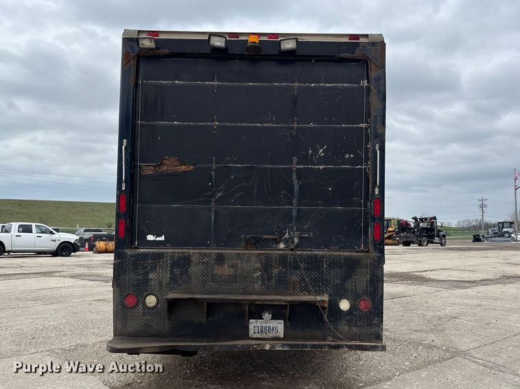 image for item FK1400 2000 International 4900 fuel / lube truck