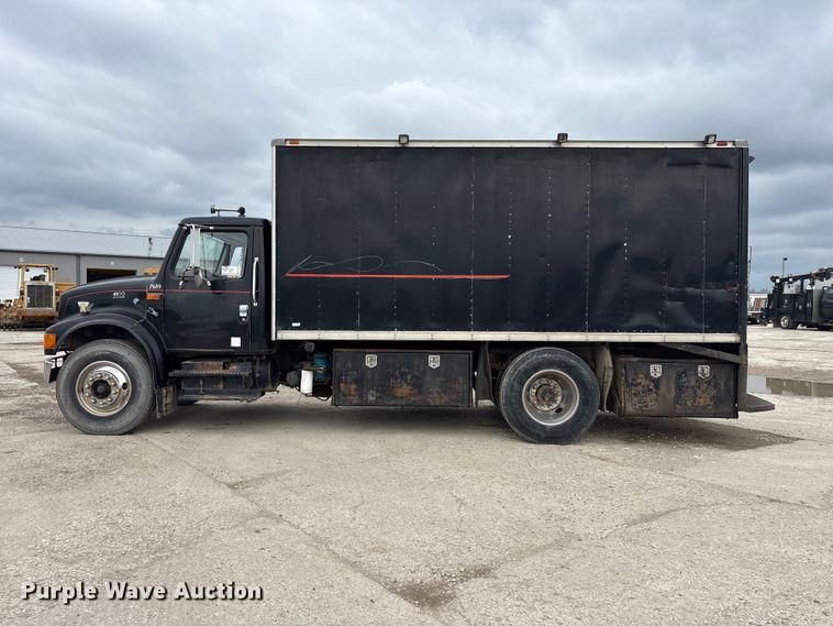image for item FK1400 2000 International 4900 fuel / lube truck