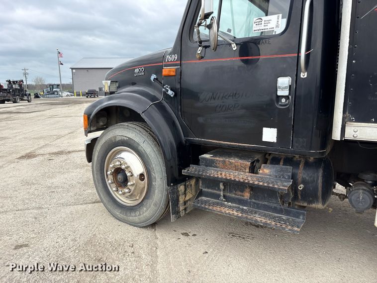 image for item FK1400 2000 International 4900 fuel / lube truck
