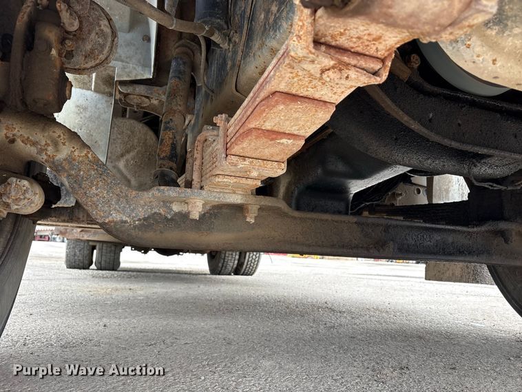 image for item FK1400 2000 International 4900 fuel / lube truck