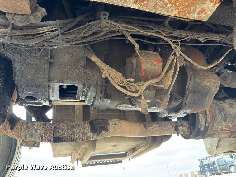 image for item FK1400 2000 International 4900 fuel / lube truck