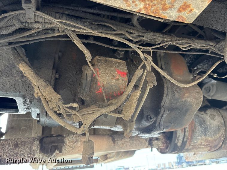image for item FK1400 2000 International 4900 fuel / lube truck