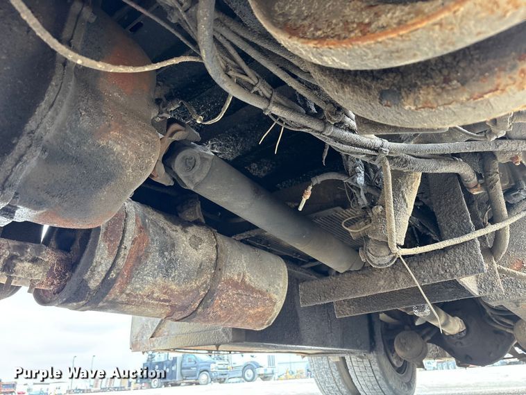 image for item FK1400 2000 International 4900 fuel / lube truck