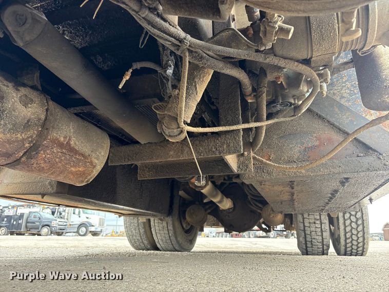 image for item FK1400 2000 International 4900 fuel / lube truck