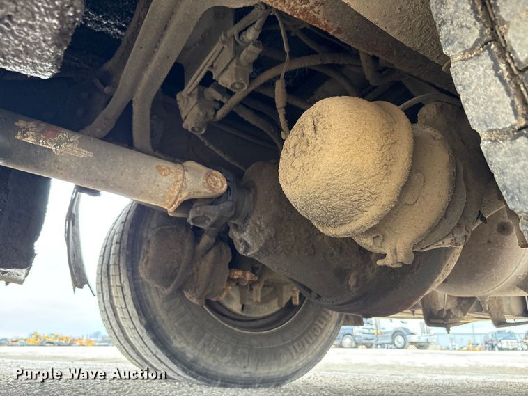 image for item FK1400 2000 International 4900 fuel / lube truck