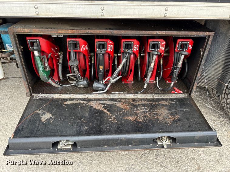 image for item FK1400 2000 International 4900 fuel / lube truck