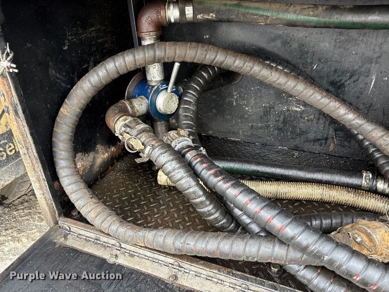 image for item FK1400 2000 International 4900 fuel / lube truck
