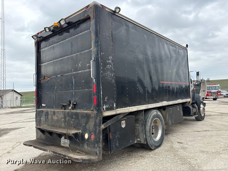 image for item FK1400 2000 International 4900 fuel / lube truck