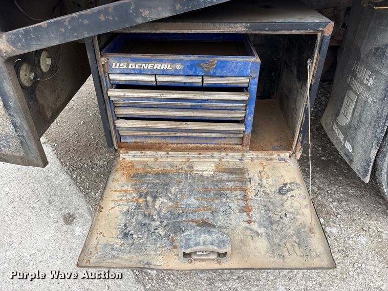 image for item FK1400 2000 International 4900 fuel / lube truck